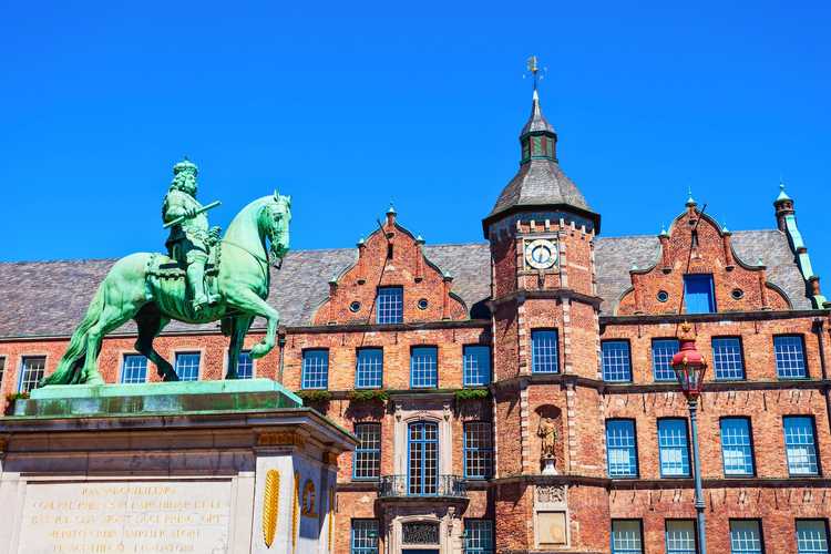 Top sightseeing bus tours in Düsseldorf, Germany – Popular points of interest, hidden gems, and panoramic views of Düsseldorf in 2026